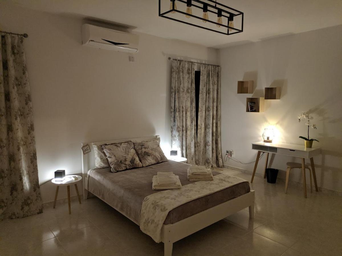 Gaia Penthouse Sea And Country Views Home Сейнт Полс Бей Екстериор снимка