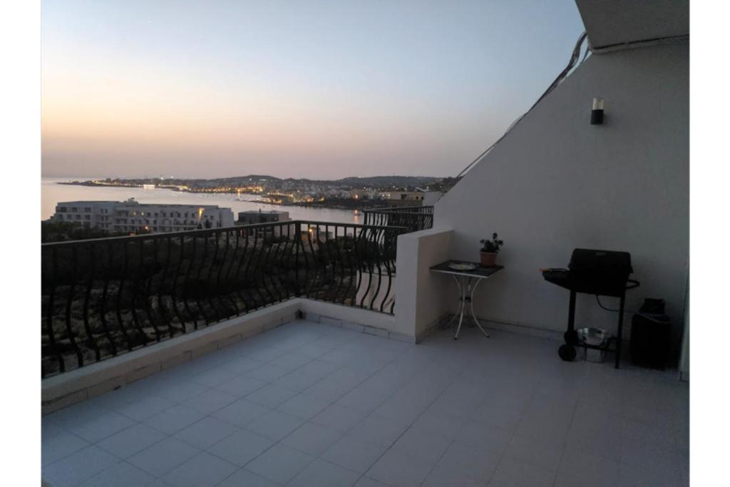 Gaia Penthouse Sea And Country Views Home Сейнт Полс Бей Екстериор снимка