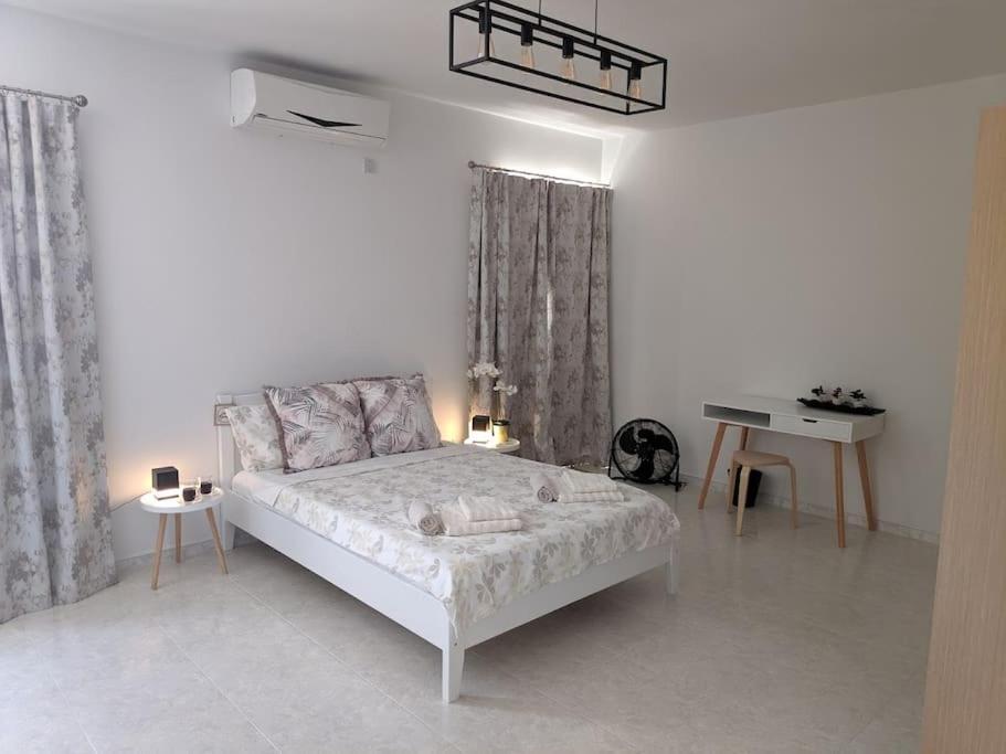 Gaia Penthouse Sea And Country Views Home Сейнт Полс Бей Екстериор снимка