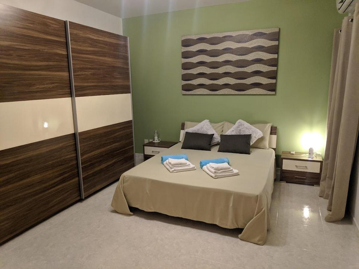 Gaia Penthouse Sea And Country Views Home Сейнт Полс Бей Екстериор снимка